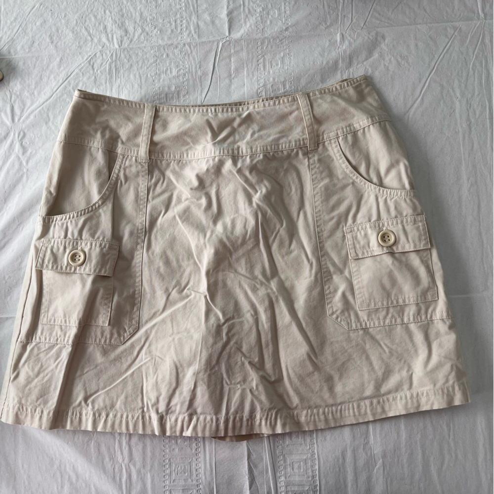 St John’s Bay tan skort. Size 8. Excellent condition.